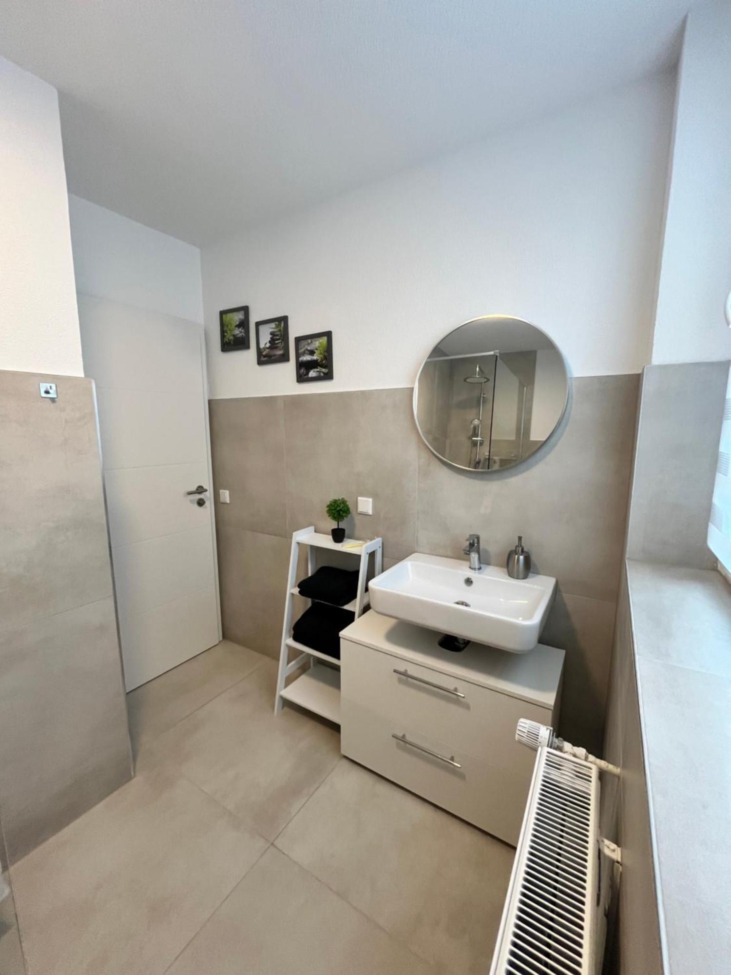Appartment New York Naehe Duesseldorf, Messe, Hbf, City, Wifi, Helios Hospital Krefeld Bagian luar foto